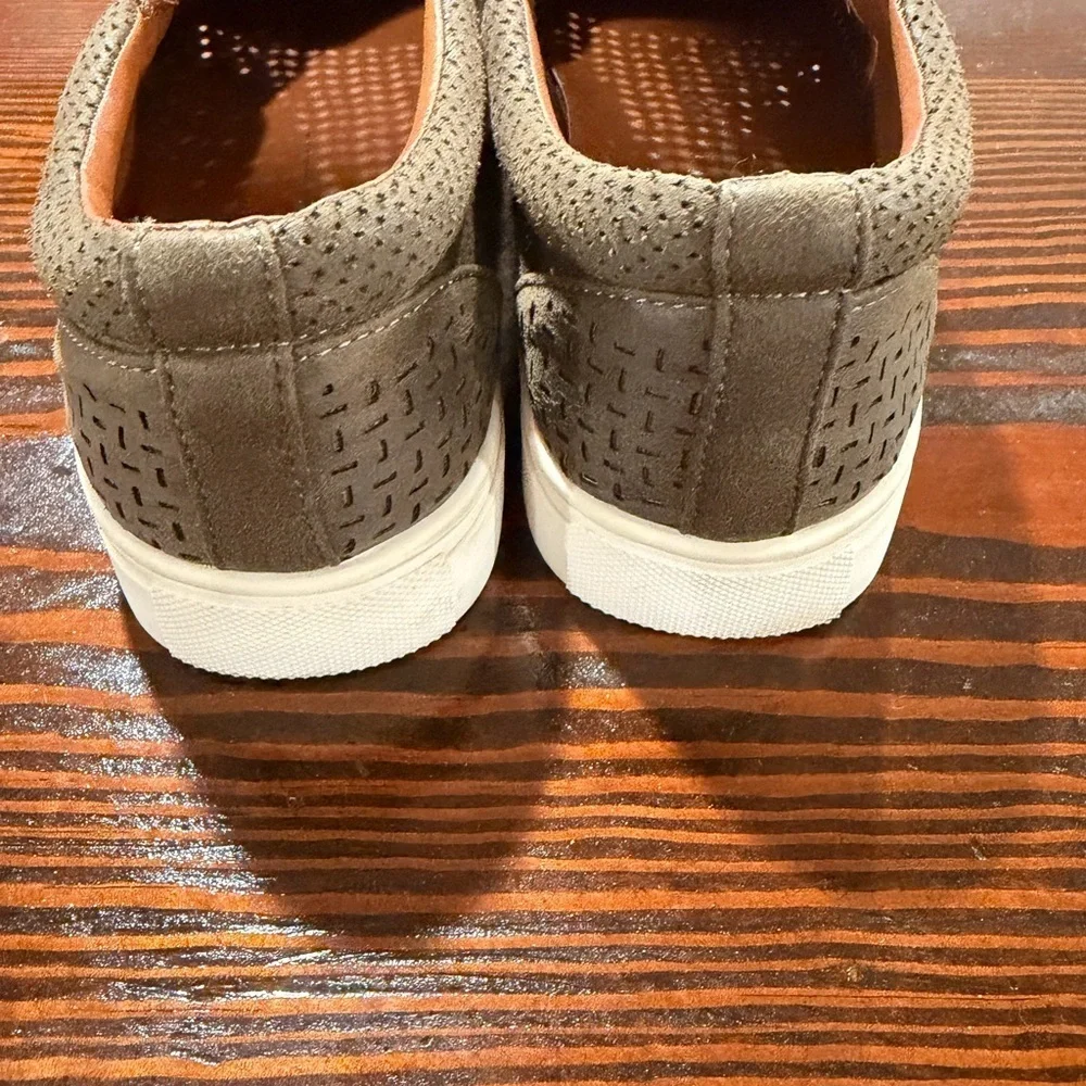 Report Women's Perforated Slip-On Sneakers  size 9 wide